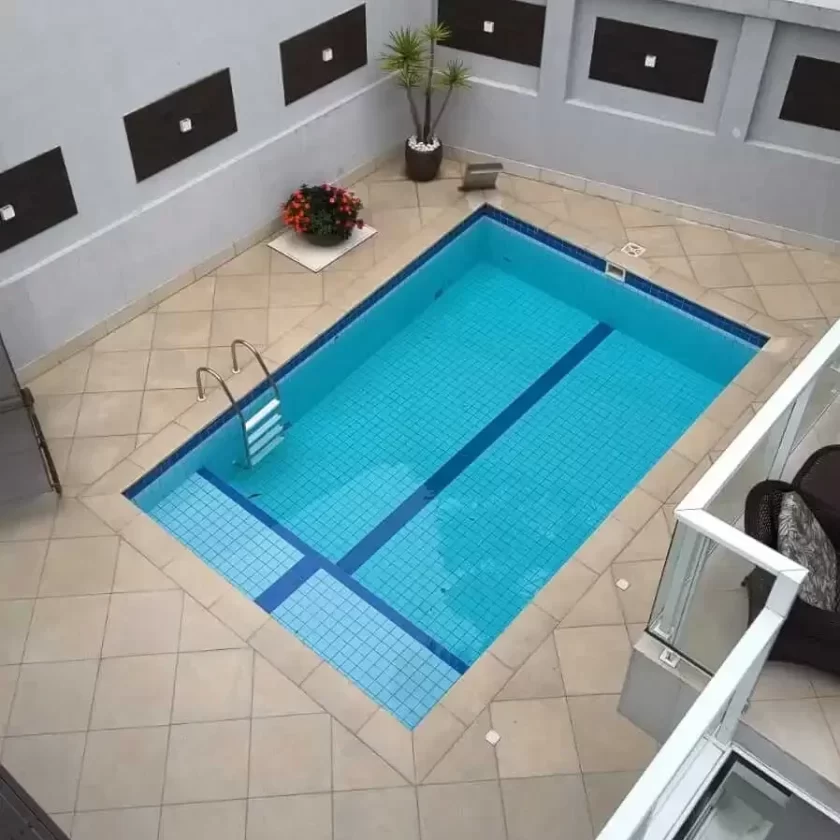 Aquecimento de Água para Piscinas e Residências – Instalação de Sistemas Solar, Elétrico e a Gás.